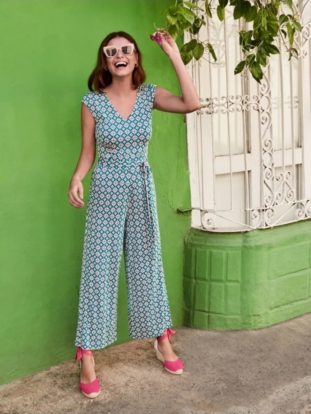 Boden V-Neck Wide-Leg Jersey Jumpsuit in Teal & Pink Print - Size 16/18R